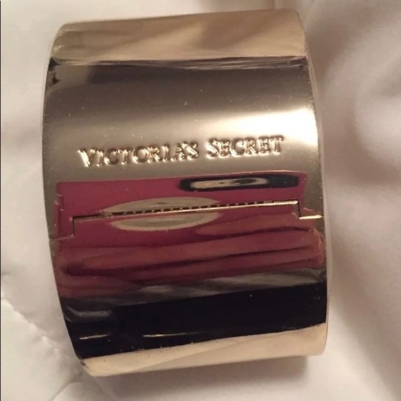 VICTORIA SECRET GOLD CUFF BRACELET - Picture 3 of 6